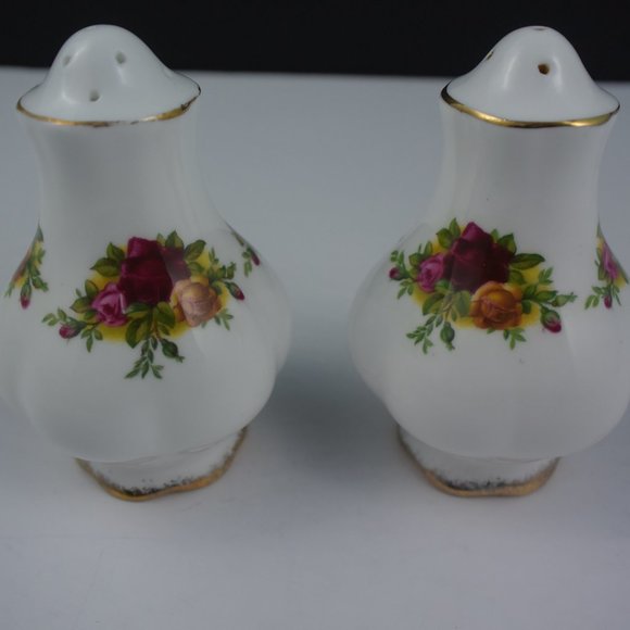 Royal Albert Old Country Roses Salt & Pepper Set - Picture 1 of 9